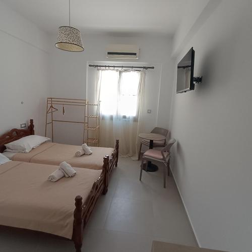 Ένα ή περισσότερα κρεβάτια σε δωμάτιο στο kosmas rooms
