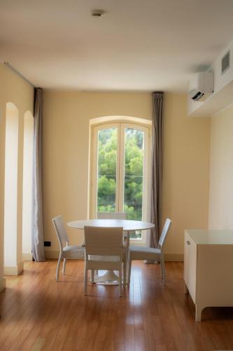 a dining room with a table and chairs and a window at HOTEL DEL GOLFO in Finale Ligure