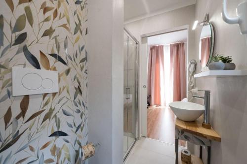 a bathroom with a white sink and a shower at Casa Vacanze Ciccioavo in Vittoria