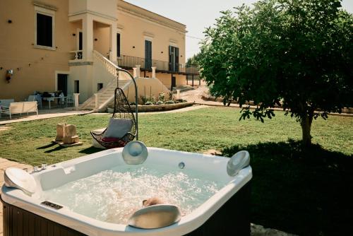 a bath tub in the yard of a house at Dimora Donna Rita - B&B in Lecce