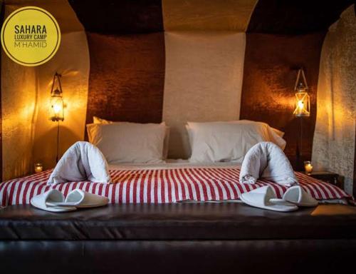 Ένα ή περισσότερα κρεβάτια σε δωμάτιο στο Sahara Sunset Camp M'hamid