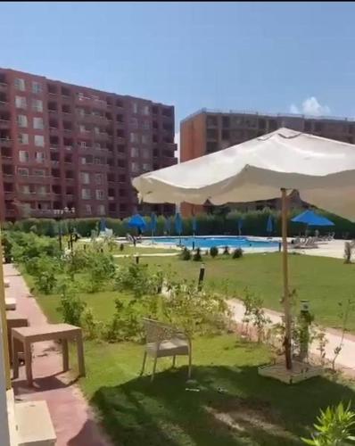 جولف بورتو شاليه فرش فندقى فاخر ارضى بجاردن فيو بيسين عائلات فقط Golf Porto - North coast - New Alamein for families only