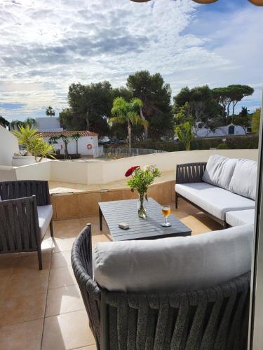 Fabulous Duplex with Sea and Pool Views 2 min walk from beach 3 bedrooms