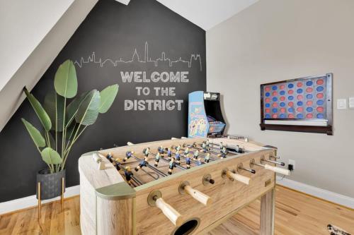 Φωτογραφία από το άλμπουμ του Luxury 4-BR with Free Parking in Heart of DC - Steps to Metro στην Ουάσινγκτον