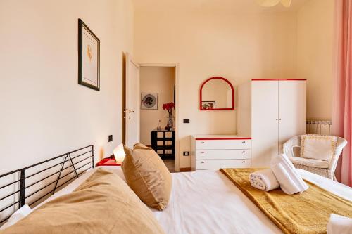Letto o letti in una camera di GOLDEN LUXE - Crispi Apartment in Lido di Camaiore