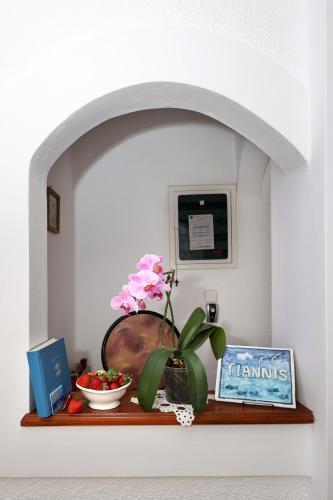 Gambar di galeri bagi Yiannis Studios di Agia Marina Aegina