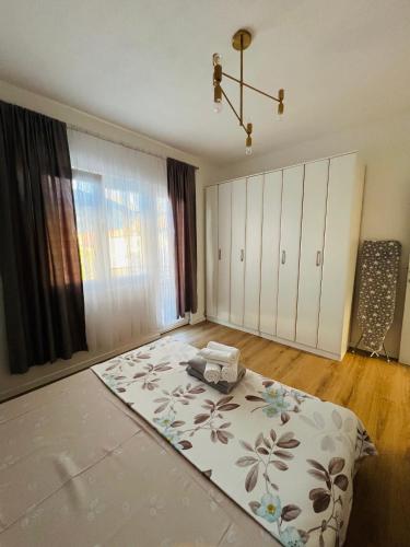 Gallery image of Central Comfort Apartment 5 Minute Walk to Beach, Free Parking, 2 BR in Struga
