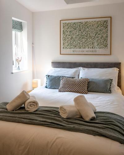Ένα ή περισσότερα κρεβάτια σε δωμάτιο στο FernLea - Cosy bungalow and stunning country views