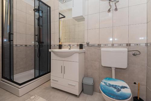 Kúpeľňa v ubytovaní Apartments Burazer