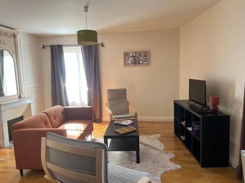 Joli duplex plein centre, parking sur demande à la réservation