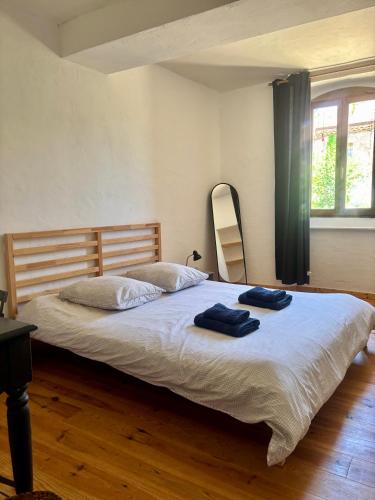 a bedroom with a bed with two towels on it at Logement entier dans les Corbières in Coustouge