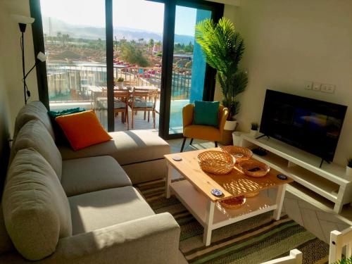 Cozy Apartment with Private Beach, couples and families only