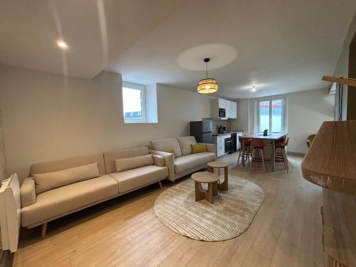 Posezení v ubytování Le Belvédère - 9 min sanctuaires - 3 chambres - 2 salles de bain - Terrasse & vue panoramique