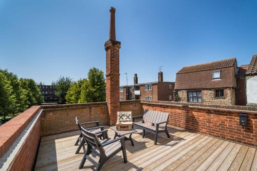 two benches on the roof of a building at King Street Residence - 2 Bed in Great Yarmouth