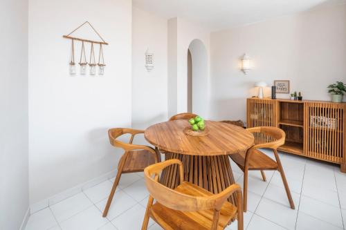 Apartment with large roof top terrace & great see views