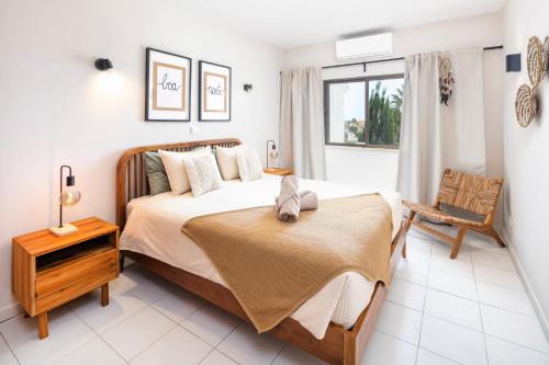 Apartment with large roof top terrace & great see views