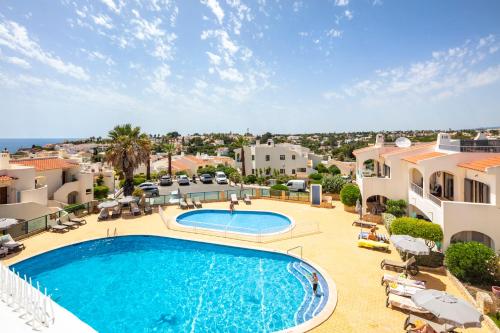 Apartment with large roof top terrace & great see views