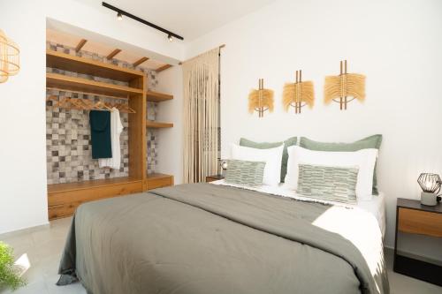 Ένα ή περισσότερα κρεβάτια σε δωμάτιο στο Aurora Apartment (Pera Gialos)