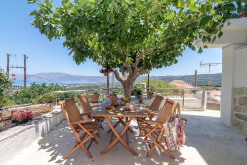 Gallery image of The Mulberry Stonehouse Mountain - Sea View in Kalleryianá