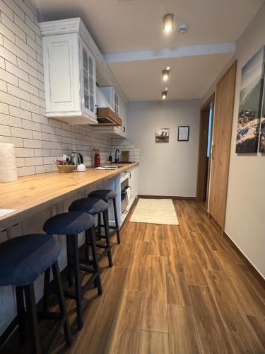 Una cocina o cocineta en JW Apartments