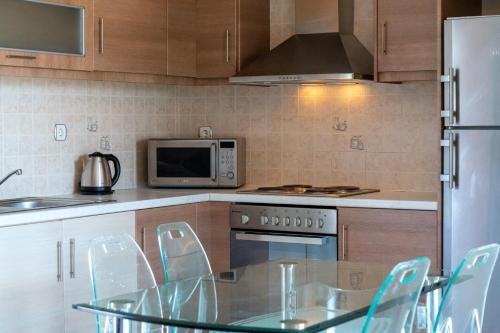 Η κουζίνα ή μικρή κουζίνα στο Artemis Luxury Apartaments Anaxos