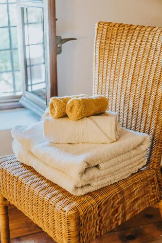 a stack of towels sitting on a wicker chair at Hotel Casa Pedro Barrera in Almudema