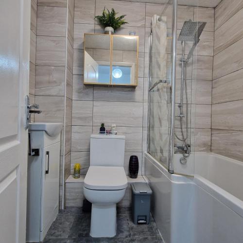 Bilik mandi di Cosy and Luxurious Home