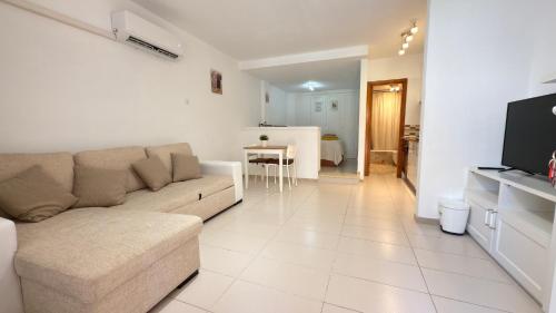 Las Americas Pool & Private Patio Apartment 10