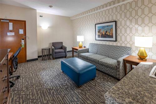 Posezení v ubytování Drury Plaza Hotel St. Louis Chesterfield