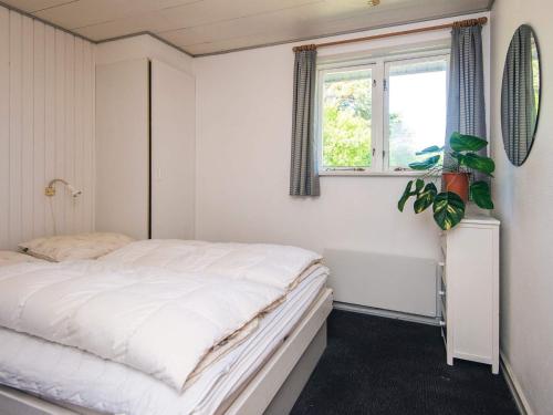 Ένα ή περισσότερα κρεβάτια σε δωμάτιο στο 6 person holiday home in Knebel-By Traum