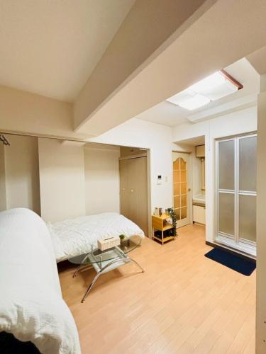 Nakajima502 1stop to Susukino, quiet location next to Nakajima Park, can accommodate 2 people