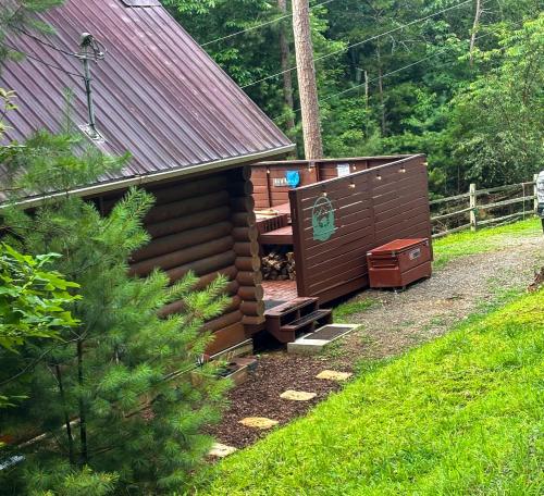 a small cabin with a bench next to a yard at Mountain Ridge Retreat Blue Ridge in Blue Ridge