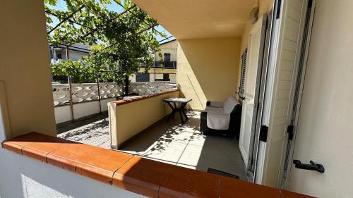 a balcony of a house with a view of a patio at Villetta Piano Terra a 3 min dal mare 