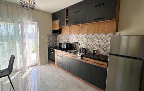 Kuchyň nebo kuchyňský kout v ubytování Neretva Apartments
