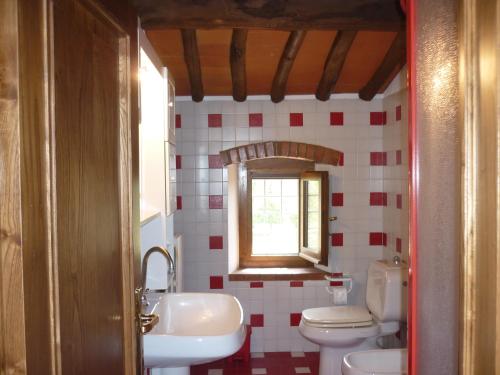 a bathroom with a sink and a toilet and a window at La Valle dei Gobbi in Monsummano Terme