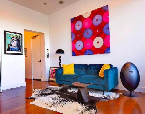 Χώρος καθιστικού στο Opera House Retreat