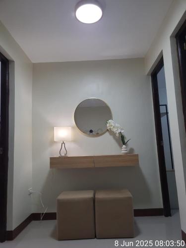 a living room with a mirror and a couch at Serenity 3 New cozy Home in Balintiouac