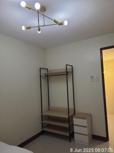 a dressing room with a mirror and a shelf at Serenity 3 New cozy Home in Balintiouac