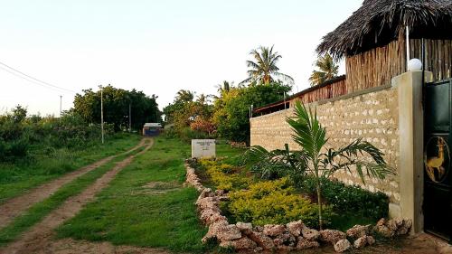Diani Hostelにある庭
