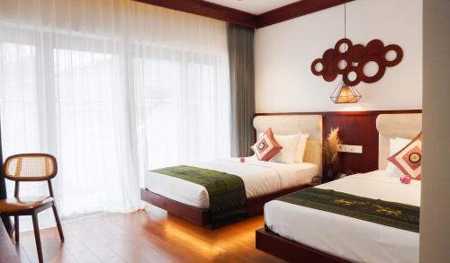 Postel nebo postele na pokoji v ubytování Happy Resort Siem Reap