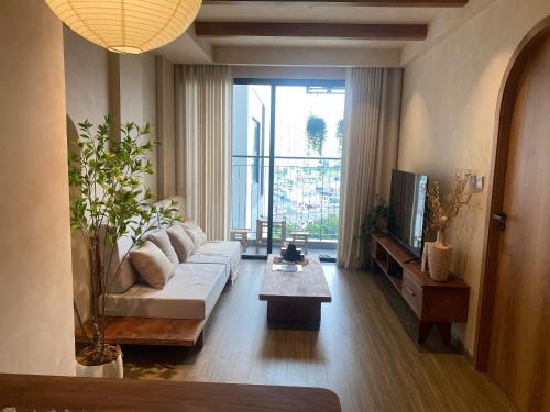 TV a/nebo společenská místnost v ubytování Green Home - Vinhomes Smart City