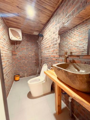 a bathroom with a sink and a toilet at lúa Cafe Eco Lodge in Sapa