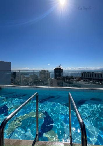 a swimming pool on the roof of a building at Aptos Imperdíveis com Piscina Aquecida 2204 e 2304 in Rio de Janeiro