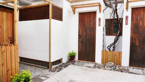 a house with wooden doors and a courtyard at cloud and wind in Yangzhou