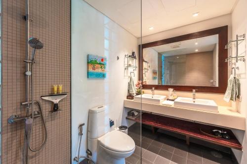 Ένα μπάνιο στο C215 Pool View 2BR and 200m to Beach Prime Location