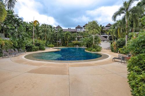 Πισίνα στο ή κοντά στο C215 Pool View 2BR and 200m to Beach Prime Location