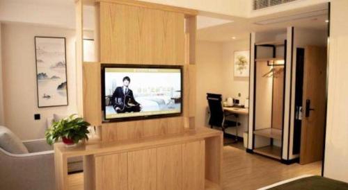 TV a/nebo společenská místnost v ubytování Green Tree Inn Fuyang Funan County Tianzhu Square