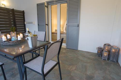 Ruang duduk di Azzurro Bianco Suites