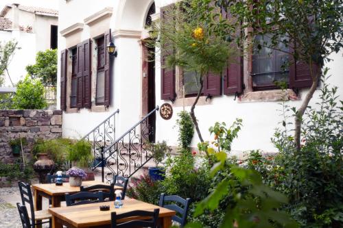 Κήπος έξω από το Cunda Zehra Teyzenin Evi