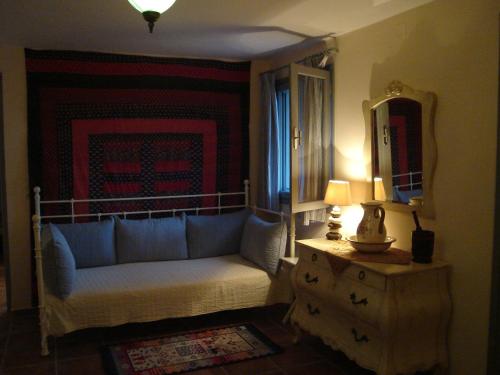 a living room with a blue couch and a mirror at Il Suo Paradiso in Dhavgáta